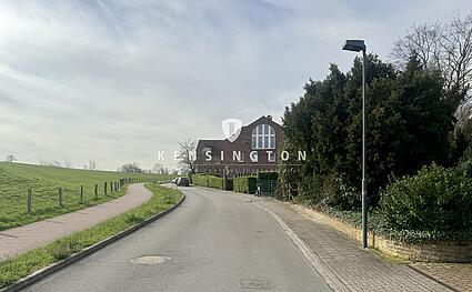 Blick auf Objekthöhe entland der Strasse & Wall Kopie